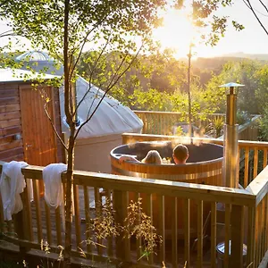 https://hazel-yurt-yurtshire-eavestone-lake-site.yorkshirehotels.net
