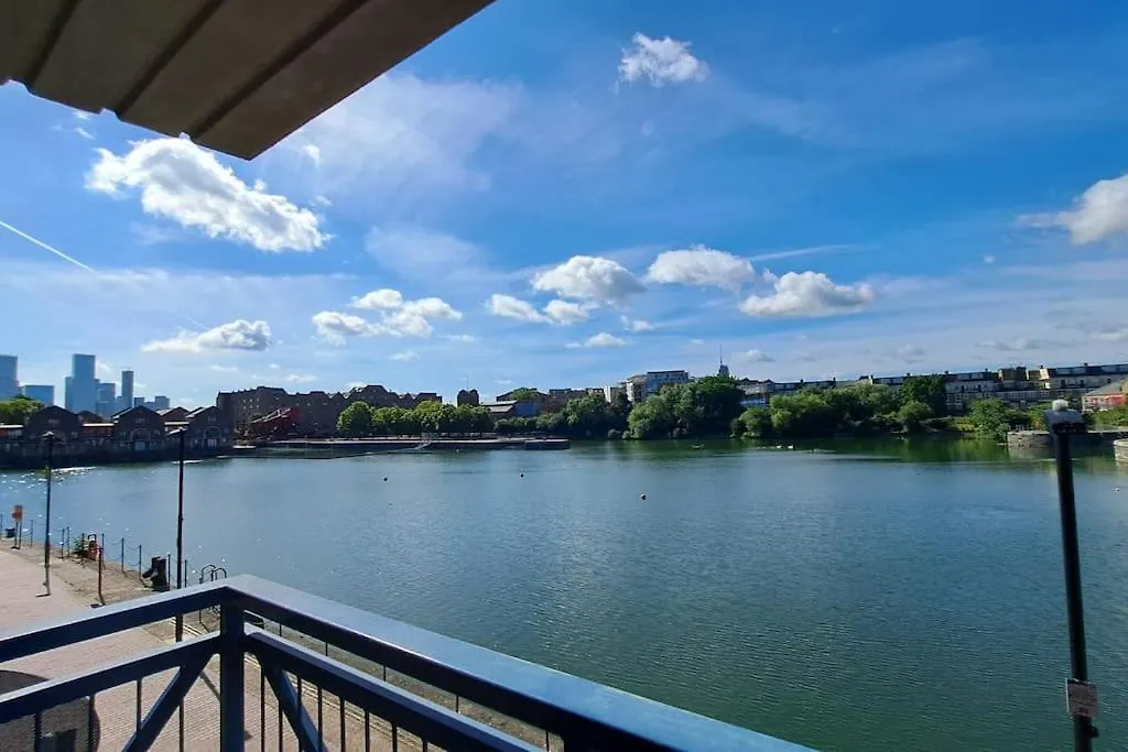 Wapping 700Sqft 2 Bedroom Apartment - South Facing Dockside Views - Secure Parking Londen Verenigd Koninkrijk