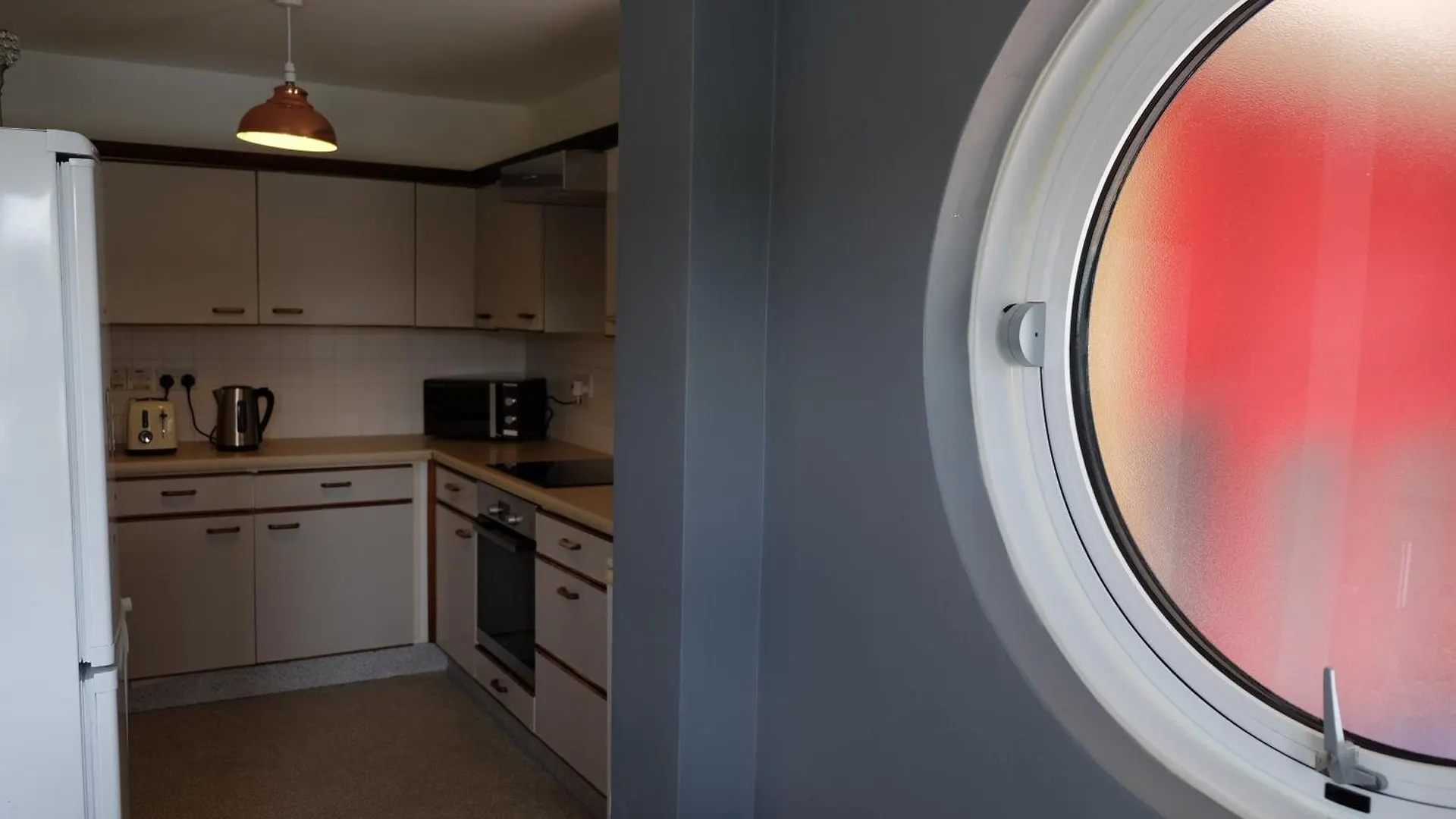 Wapping 700Sqft 2 Bedroom Apartment - South Facing Dockside Views - Secure Parking Londen Verenigd Koninkrijk