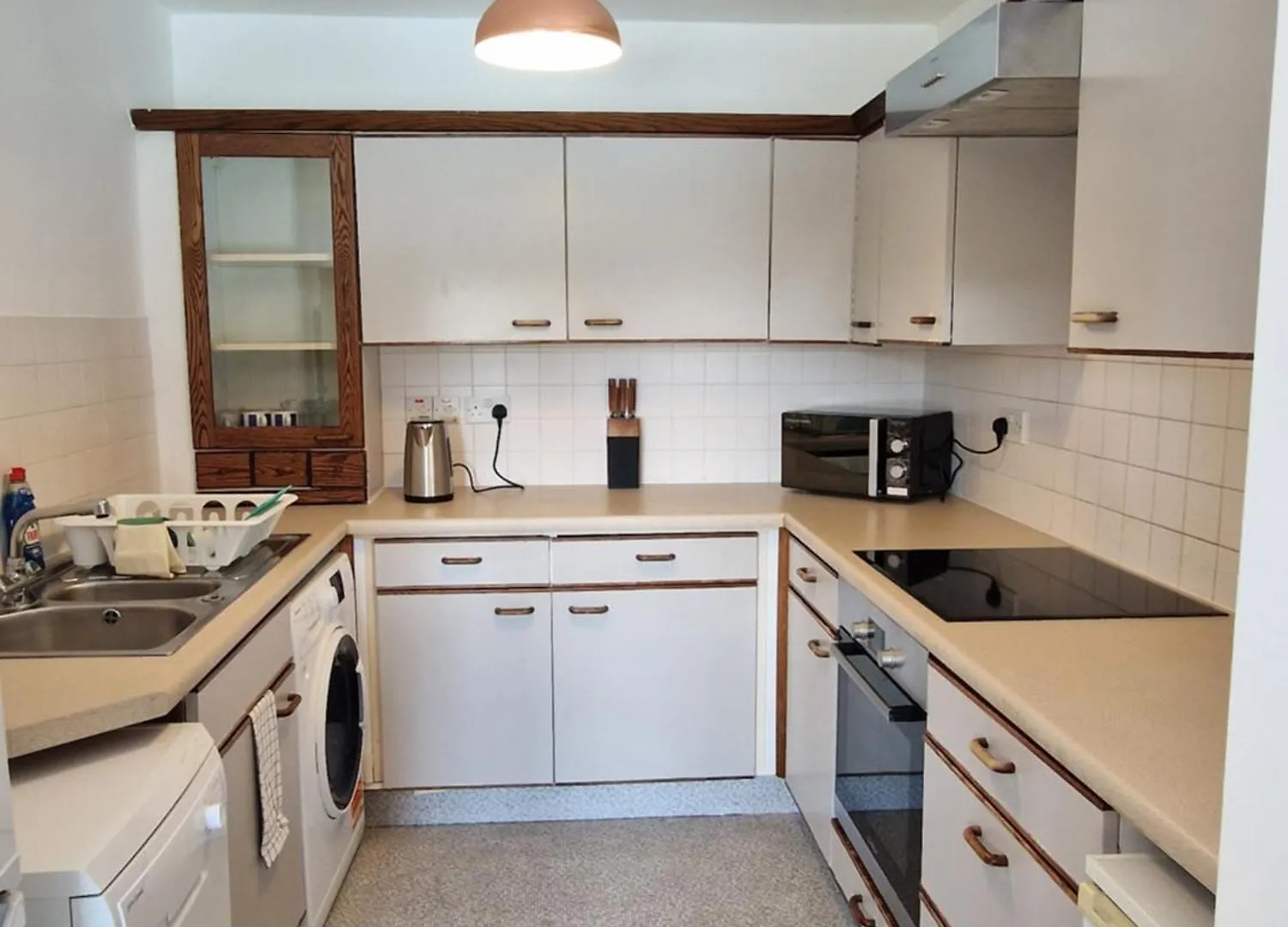 Wapping 700Sqft 2 Bedroom Apartment - South Facing Dockside Views - Secure Parking Londen